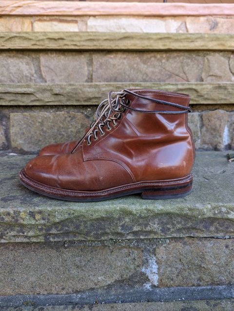 Photo by zombiedanting on February 6, 2023 of the Grant Stone Edward Boot in Horween Honey Glazed Shell Cordovan.