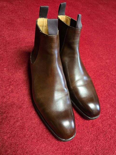 Photo by jelloshots on November 12, 2024 of the Crockett & Jones Maitland Dark Brown Antique Calf in Dark Brown Scotch Grain.