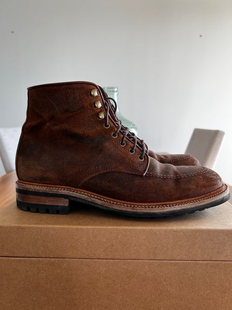 Photo by India_Actual on April 4, 2023 of the Parkhurst The Niagara in C.F. Stead Light Brown Waxy Commander Suede.