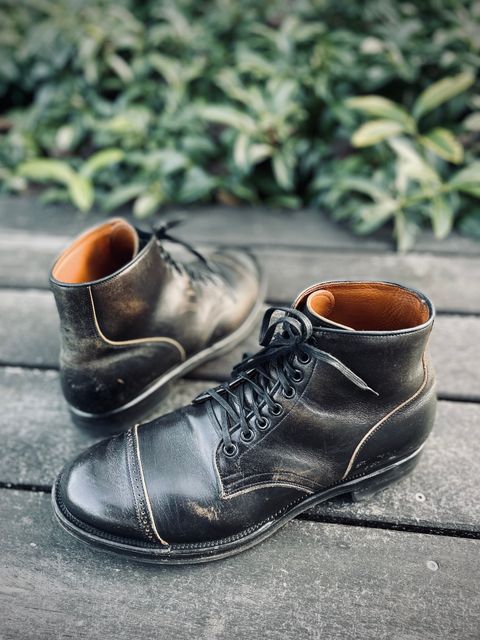 Photo by fritzbaargeld on January 2, 2023 of the Viberg Service Boot in Shinki Black Oiled Horsebutt.