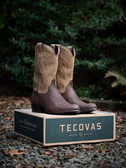 Photo by switch on January 11, 2024 of the Tecovas The Quintin in Chocolate Shark.