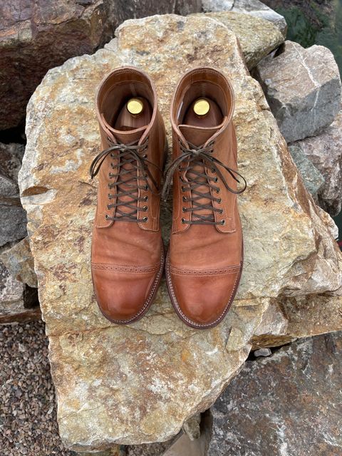 Photo by darrellgillette on January 1, 2024 of the Viberg Service Boot BCT in Horween Natural Crust Double Cordovan.