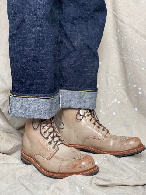 Photo by goodboots_badfeet on November 2, 2024 of the Grant Stone Brass Boot in Ghost Burro.