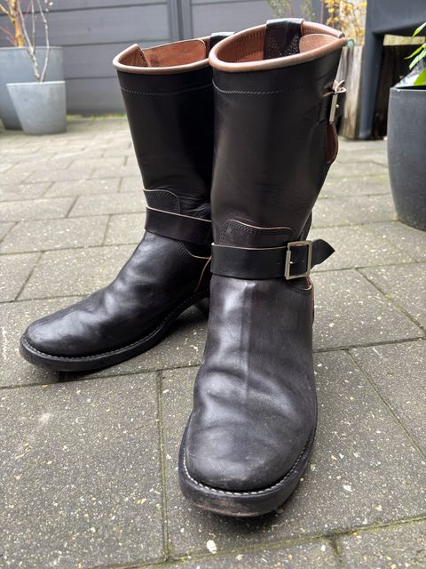 Photo by Chris007 on November 30, 2025 of the Raland Bootmaker Engineers in Maryam Black Horsebutt.