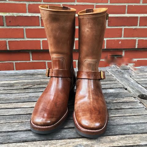 Photo by sfemet on October 5, 2022 of the Clinch Engineer Boots 11-Inch Height in Natural Horsebutt.