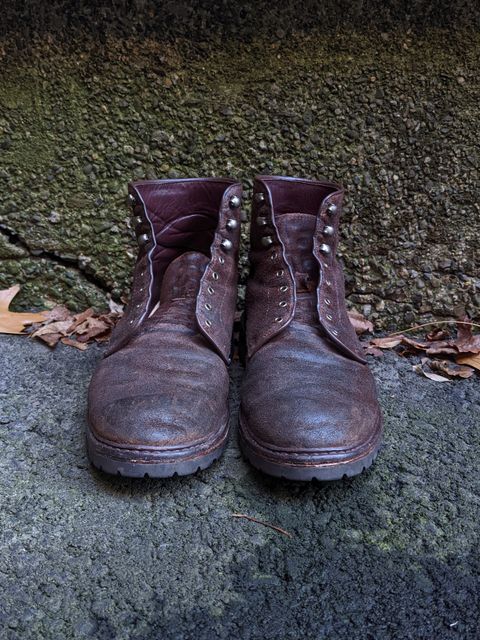 Photo by Monkley on December 5, 2022 of the Allen Edmonds Higgins Mill in Snuff Brown Suede.