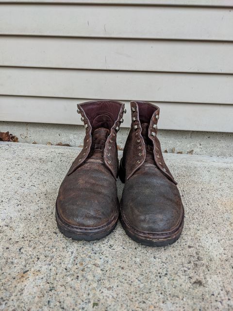 Photo by Monkley on January 4, 2023 of the Allen Edmonds Higgins Mill in Snuff Brown Suede.