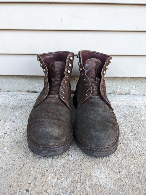 Photo by Monkley on February 3, 2023 of the Allen Edmonds Higgins Mill in Snuff Brown Suede.