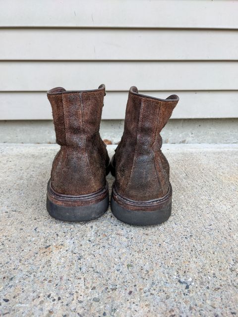 Photo by Monkley on April 4, 2023 of the Allen Edmonds Higgins Mill in Snuff Brown Suede.