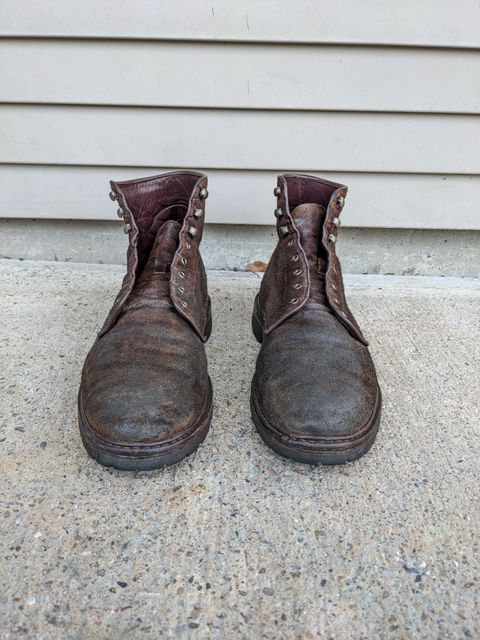 Photo by Monkley on April 4, 2023 of the Allen Edmonds Higgins Mill in Snuff Brown Suede.