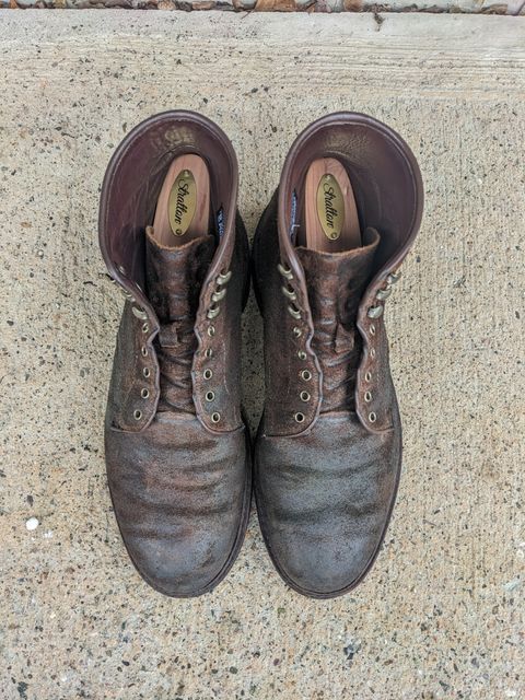 Photo by Monkley on April 4, 2023 of the Allen Edmonds Higgins Mill in Snuff Brown Suede.