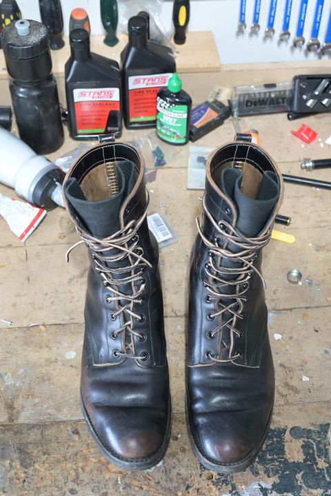 Photo by rmt on April 4, 2024 of the Rolling Dub Trio Griffin 8.5" Plain Toe Boots in Maryam Black Horsebutt.