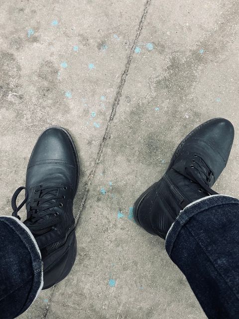 Photo by rarecheescake on February 10, 2023 of the Thursday Casa Moto in Black Full Grain.