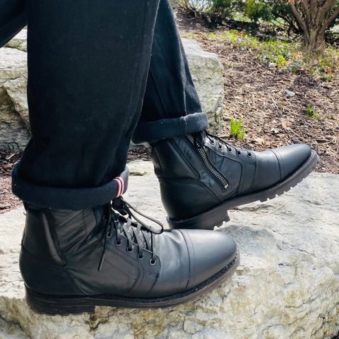Photo by rarecheescake on March 30, 2024 of the Thursday Casa Moto in Black Full Grain.