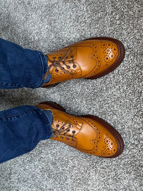 Photo by Bota71 on April 24, 2022 of the Tricker's Bourton Country Shoe in Acorn Antique.