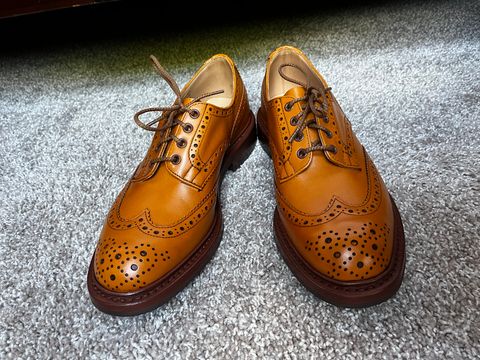 Photo by Bota71 on April 24, 2022 of the Tricker's Bourton Country Shoe in Acorn Antique.