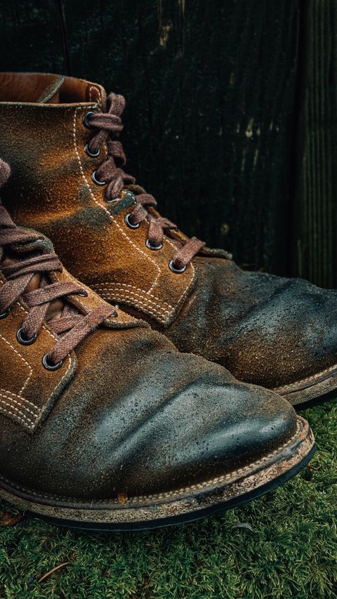 Photo by yuswang on April 4, 2024 of the Viberg Boondocker in Horween Natural Chromexcel Roughout.