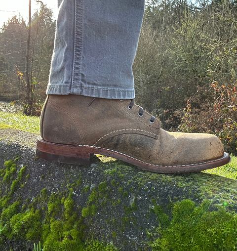 Photo by Steel02001 on December 17, 2023 of the Wolverine 1000 Mile Plain-Toe Boot in C.F. Stead Anthracite Waxed Roughout.