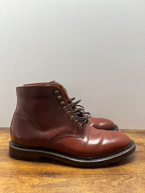 Photo by tosh on December 5, 2023 of the Grant Stone Edward Boot in Horween Garnet Shell Cordovan.