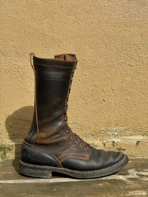 Photo by reothich on December 4, 2023 of the White's Farmer/Rancher in Horween Black Horsehide & Black Waxed Flesh.