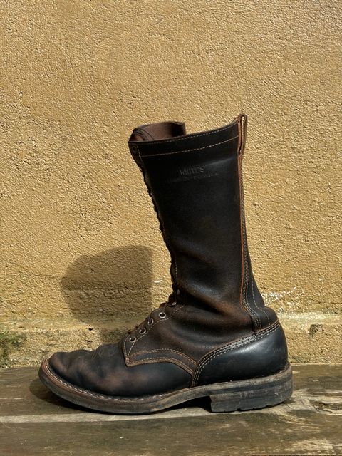 Photo by reothich on December 4, 2023 of the White's Farmer/Rancher in Horween Black Horsehide & Black Waxed Flesh.