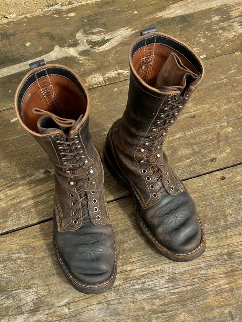 Photo by reothich on December 4, 2023 of the White's Farmer/Rancher in Horween Black Horsehide & Black Waxed Flesh.