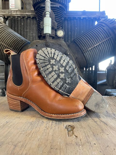 Photo by lydialove on November 1, 2022 of the Red Wing Unlisted Model in Unlisted Leather.