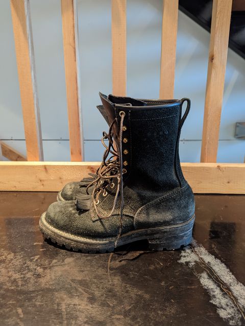 Photo by ChineseBroccoli on December 5, 2022 of the Viberg 155 Smokejumper Work Boot in Seidel Black Oil Tan Roughout.