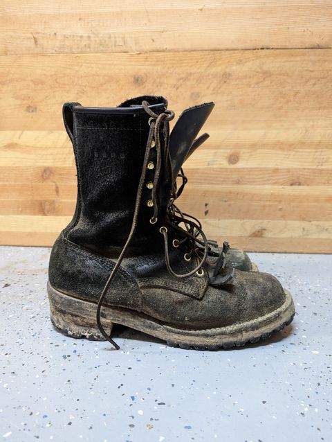 Photo by ChineseBroccoli on February 6, 2023 of the Viberg 155 Smokejumper Work Boot in Seidel Black Oil Tan Roughout.
