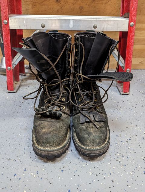 Photo by ChineseBroccoli on March 6, 2023 of the Viberg 155 Smokejumper Work Boot in Seidel Black Oil Tan Roughout.