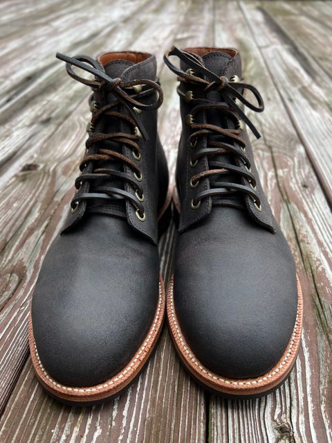Photo by rjduma on October 3, 2022 of the Grant Stone Diesel Boot in C.F. Stead Earth Waxy Commander Suede.
