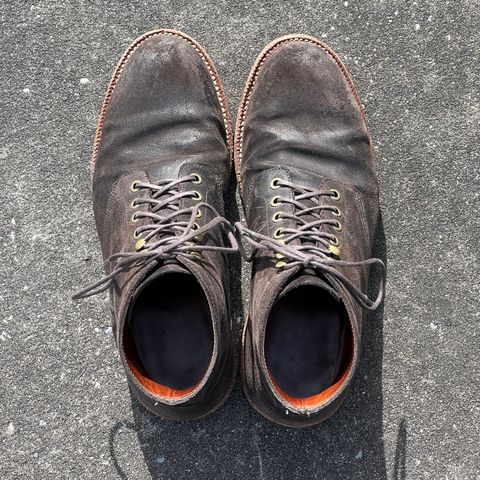 Photo by rjduma on February 5, 2023 of the Grant Stone Diesel Boot in C.F. Stead Earth Waxy Commander Suede.
