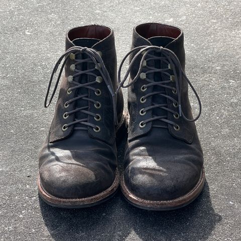 Photo by rjduma on February 5, 2023 of the Grant Stone Diesel Boot in C.F. Stead Earth Waxy Commander Suede.