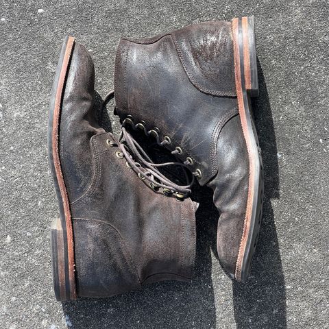 Photo by rjduma on February 5, 2023 of the Grant Stone Diesel Boot in C.F. Stead Earth Waxy Commander Suede.