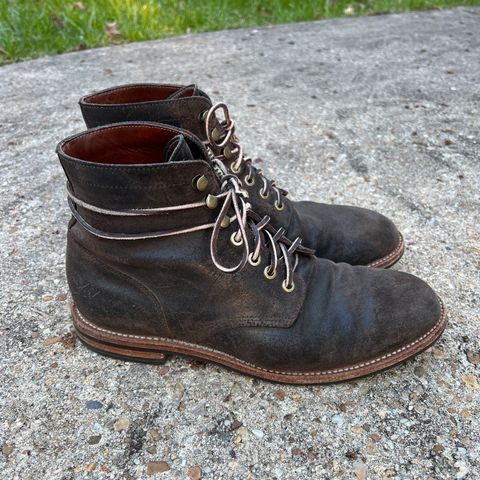 Photo by rjduma on April 3, 2023 of the Grant Stone Diesel Boot in C.F. Stead Earth Waxy Commander Suede.