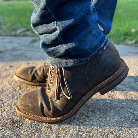 Photo by rjduma on April 1, 2023 of the Grant Stone Diesel Boot in C.F. Stead Earth Waxy Commander Suede.