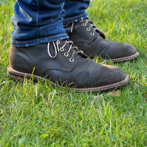 Photo by rjduma on April 1, 2023 of the Grant Stone Diesel Boot in C.F. Stead Earth Waxy Commander Suede.
