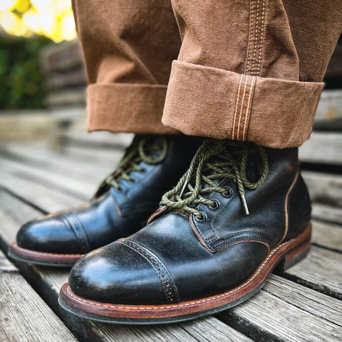 Photo by NeverGoneCG on March 9, 2020 of the Viberg Service Boot BCT in Horween Black Chromexcel.