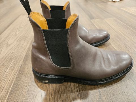 Photo by sixstringsmash on January 5, 2024 of the Viberg Chelsea in C.F. Stead Winter Smoke Classic Calf.