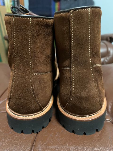 Photo by burrinboots on November 1, 2023 of the Allen Edmonds Freeport in Snuff Brown Suede.