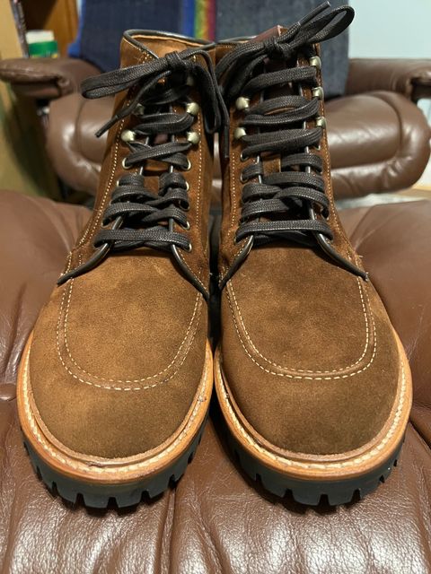 Photo by burrinboots on November 1, 2023 of the Allen Edmonds Freeport in Snuff Brown Suede.