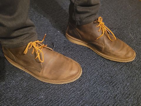 Photo by quantum_quetzal on October 21, 2024 of the Red Wing Weekender Chukka in S.B. Foot Charcoal Rough and Tough.