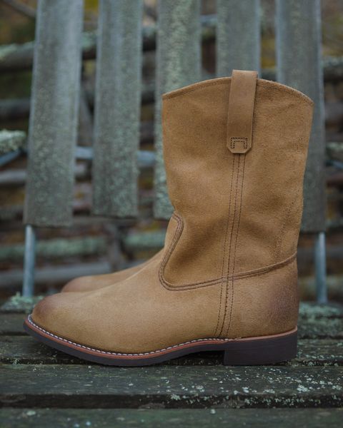 Photo by vubui on November 3, 2025 of the Red Wing Pecos in S.B. Foot Hawthorne Muleskinner.