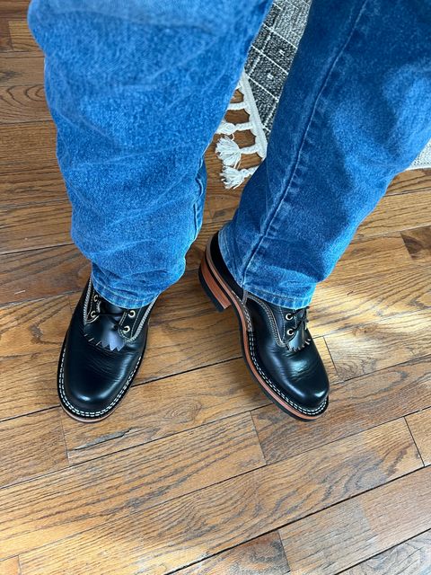 Photo by wcurry_1 on January 30, 2025 of the Frank's Boots Wilson in Horween Black Chromexcel.