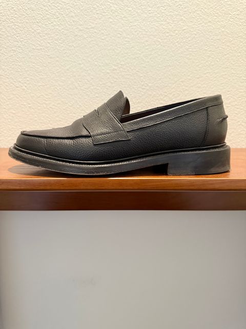 Photo by andrew_mier on January 23, 2025 of the Blackstock & Weber The Ellis Penny Loafer in Pebble Leather Onyx.