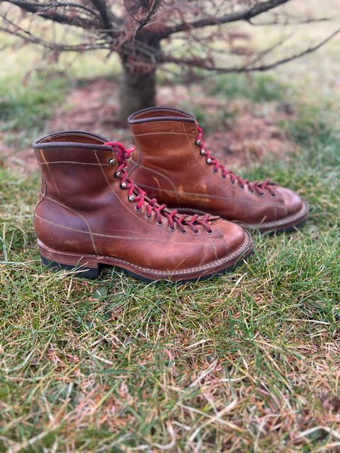 Photo by semperfi9119 on March 5, 2023 of the Hidalgo Boots Monkey Boot in Indonesian Java Brown Pull Up.