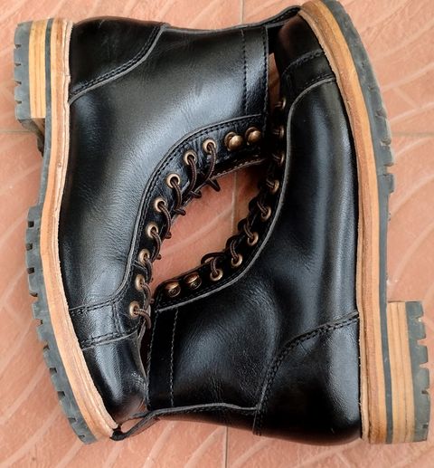 Photo by altobuff on January 5, 2025 of the Craft & Glory Monkey Explorer Boots in Raven Black Buffalo Leathee.