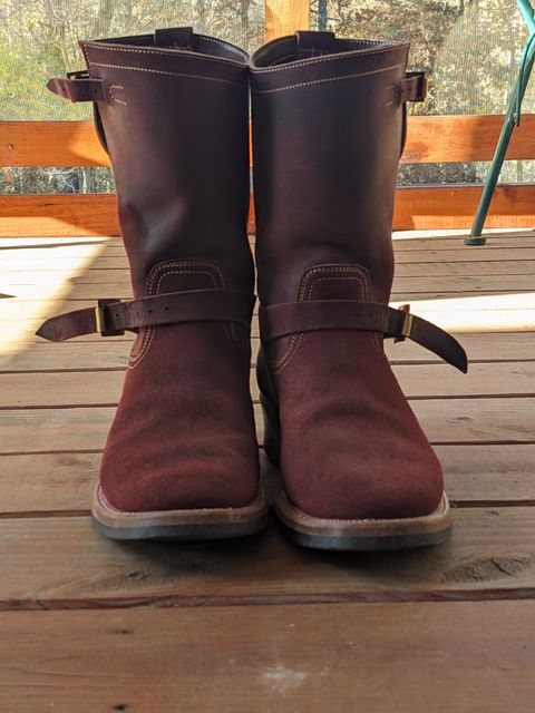 Photo by Lazy_Spread on November 5, 2023 of the Unsung U 22-2 Engineer Boot in Horween Burgundy Workshoe Butt Roughout.