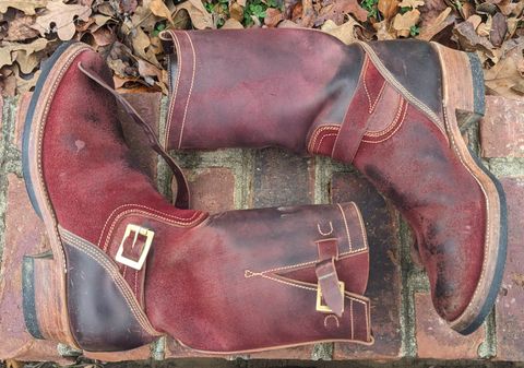 Photo by Lazy_Spread on December 4, 2023 of the Unsung U 22-2 Engineer Boot in Horween Burgundy Workshoe Butt Roughout.