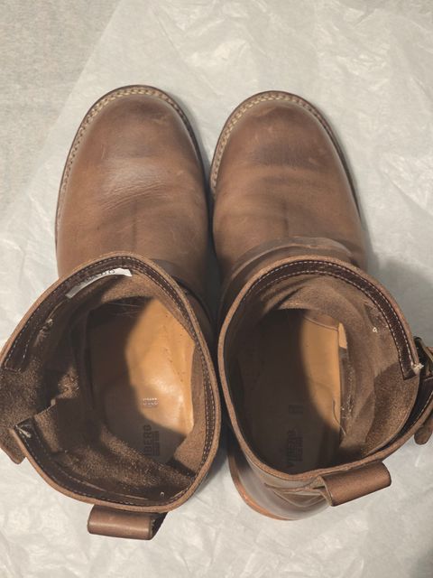 Photo by tempesttost on October 6, 2025 of the Viberg Engineer in Horween Natural Chromexcel.